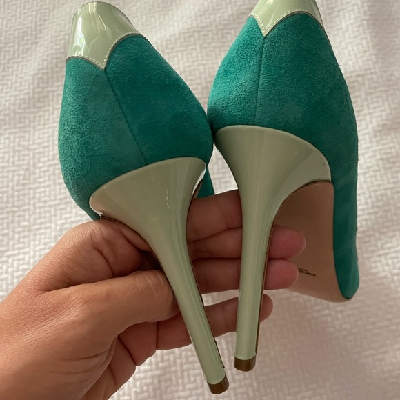 NWOT Christian Siriano Green Leather Heels - Picture 3 of 7